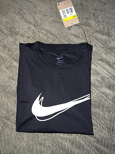 stradivarius s: NIKE One Swoosh Dri-FIT Short Sleeve Top vel. S NOVO
HJ — 6