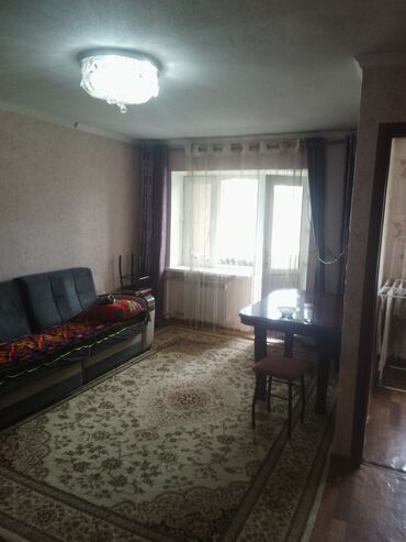 сдаю дом на длительный срок рядом просп жибек жолу бишкек: 2 комнаты, 36 м², 104 серия, 3 этаж, Косметический ремонт