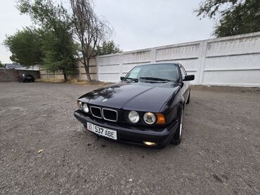 обмен на авто с доплатой: Универсал BMW 525i Touring (E34) темно синего цвета, модель 1995 года