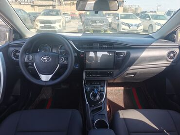 Toyota: Toyota Corolla: 2018 г., 1.8 л, Вариатор, Гибрид, Седан