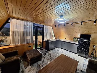 Bağ evlərinin kirayəsi: A-frame üslubunda komfortlu kottec Xüsusiyyətlər: - Üçbucaq formalı — 4