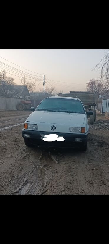 автомаш: Volkswagen Passat: 1991 г., 1.8 л, Механика, Бензин, Универсал