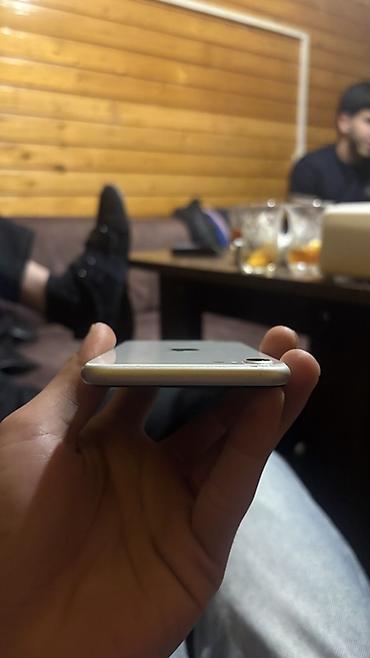 iphone se ekran: IPhone SE 2022, 64 GB, Ağ — 9