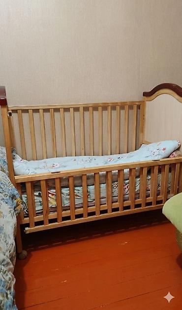 Кровати: Детская кроватка с люлькой и матрасом. Особенности: - Размер — 1