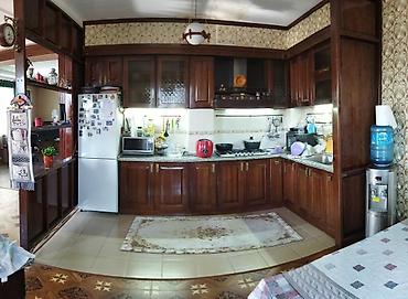 Продажа коттеджей и домов: Продам в центре двухэтажный кирпичный дом,+ цокольный этаж. Удобен — 16