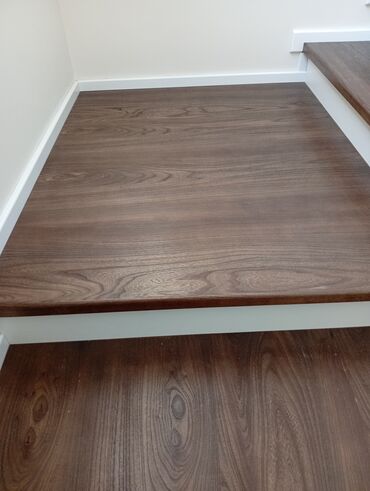 Деревянные лестницы: Деревянная лестница Для дома, Вид дерева: Грецский орех, Форма лестницы: Прямая, Стиль: Классический — 17