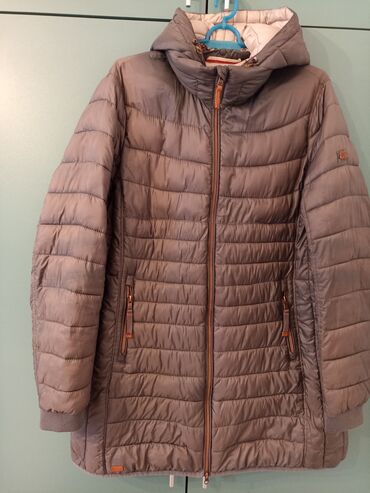 серая куртка: Продаю куртку весна-осень б/у цвет серо-голубой. цена 500 сом