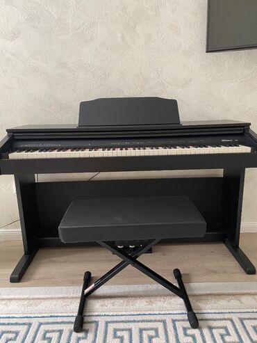 Музыкалык аспаптар: Продам цифровое пианино Roland RP-30 	•	Состояние: отличное