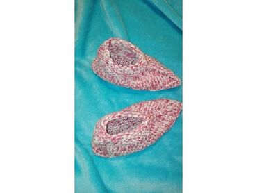 Umetnost i kolekcionarstvo: Vunene čarape,u narodu znane kao `popke`.
Broj odgovara veličini 38