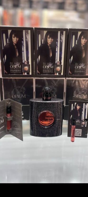 Парфюмерия: Парфюмированная вода Yves Saint Laurent Black Opium Nuit Blanche. Этот