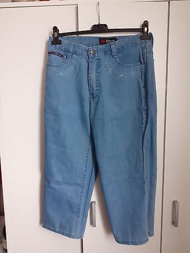 mona kaiši: Ženske denim pantalone 3/4 dužine (capri/kajš model). Svetloplava — 1