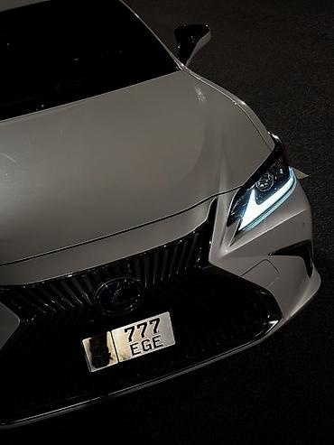 Lexus: Lexus ES: 2020 г., 2.5 л, Вариатор, Гибрид, Седан — 2
