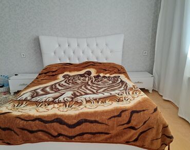 белая мебель для спальни: Двуспальная кровать, 2 тумбы, Азербайджан, Б/у