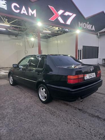 70 сом: Volkswagen Vento: 1993 г., Кол менен иштөөчү, Бензин, Седан — 4