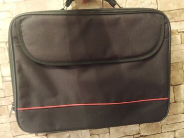 manitor kompyuter: LAPTOP - çantası,ölçü 15.6,rəng qara,yeni,upakovkada- 25 azn