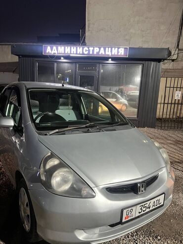 автомобил лабо: Honda Fit: 2002 г., 1.3 л, Вариатор, Бензин, Седан