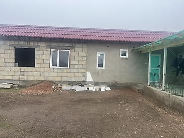 Продажа коттеджей и домов: Дом с участком, огороженный новым высоким забором из профнастила — 7