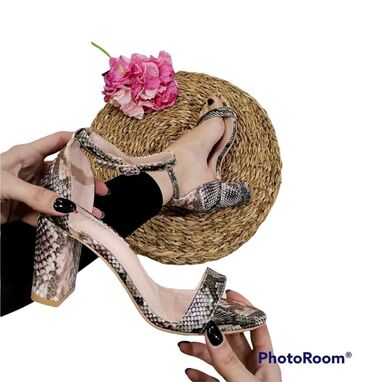 Sandale: 2700
36 do 41 — 2