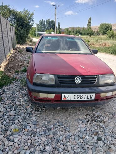 машина в росрочку: Volkswagen Vento: 1993 г., 1.8 л, Механика, Бензин, Седан