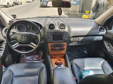 Mercedes-Benz: Mercedes-Benz ML-Class SUV - Kuzov: qara rəng, 5 qapı, yanlarda — 5