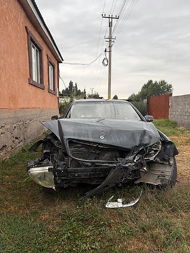 битую машину: Mercedes-Benz S-Class S500 (W220), седан, темно-серый цвет. Автомобиль — 1