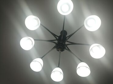 Освещение: Люстра в зал, кафе, 8 лампочек, почти новая