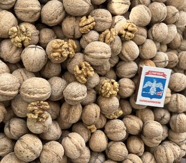 продажа спальный гарнитур: Продаю грецкие орехи с одного дерева, тонкая кожура, 8 мешков, кг 100