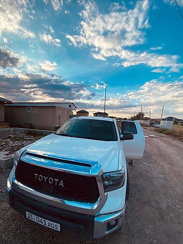 малотоннажный грузовик тайота: Toyota Тундра: 2017 г., 5.7 л, Автомат, Бензин, Пикап — 3
