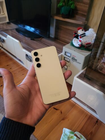 Samsung: Samsung Galaxy S24, 128 GB, rəng - Bej, Simsiz şarj — 1