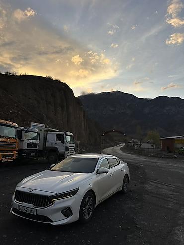 аф: Сдаю Kia K5, Почасово, С водителем — 1
