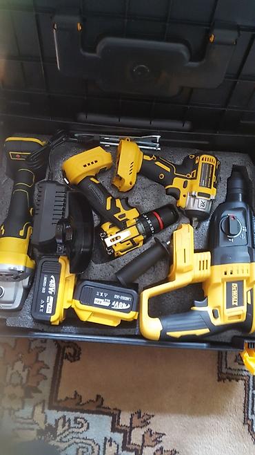 Дом и сад: Набор аккумуляторного инструмента DEWALT в чемодане Состав комплекта — 2