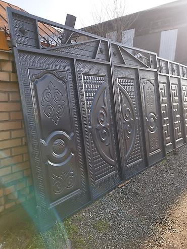 Распашные ворота: Металлические ворота с декоративными панелями .Ферма и навесом любой — 34