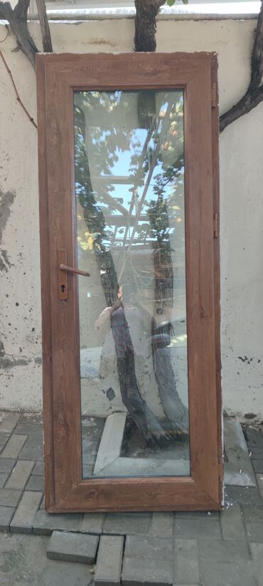 Möhkəm materialdan duzəldilmisqoşa süsəlu plasti Plastik qapı,möhkəm