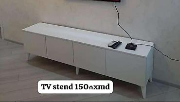 stullar ev ucun: Ağ rəngdə minimal dizaynlı TV stendi. Uzun, aşağı profilli — 1
