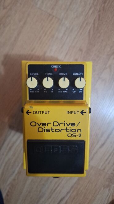 harley benton gitara: Bu, gitar effektləri üçün nəzərdə tutulmuş müxtəlif pedallardır. Boss