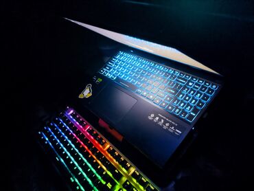 Boşqablar: Intel Core i9, 16 GB, 16 "