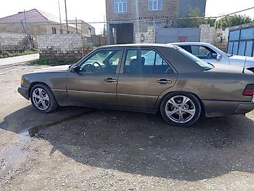 tesla qapi: Mercedes-Benz W124: 2 l | 1988 il Sedan — 4