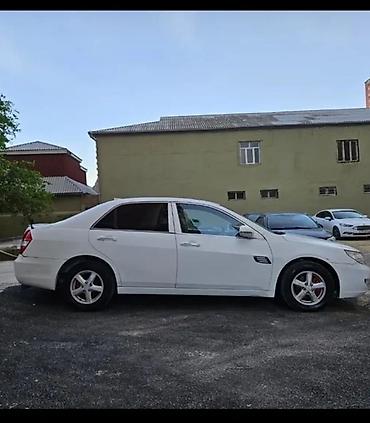 byd satisi: BYD F6 sedan - Kuzov: 4 qapılı sedan, ağ rəng, aerodinamik xətlər — 3