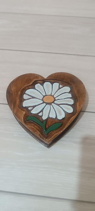 Шкатулки и подставки: Деревянные шкатулки в форме сердца с рельефной ручной росписью. - — 5