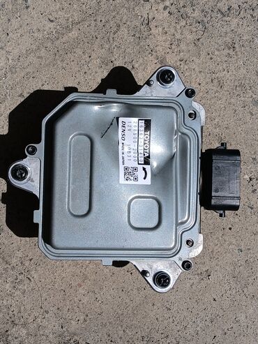 Радиаторы: Toyota Camry 70SE Американец 1.Кронштейны радиатора Стойки радиатора — 11