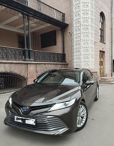 2018: Toyota Camry: 2018 г., 2.5 л, Гибрид — 4