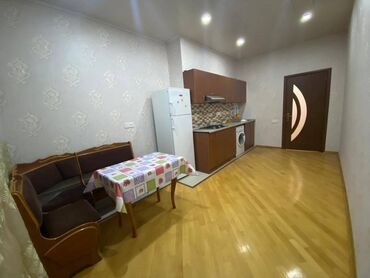 Uzunmüddətli kirayə mənzillər: Mənzil kirayə verilir. İnqilab, 3 otaq 138 kv 17.3 mərtəbə — 10