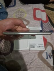 Apple iPhone: IPhone 11, Б/у, 128 ГБ, Белый, Кабель, 74 % — 7