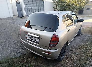 маленький машинка: Toyota Duet: 2001 г., Автомат, Бензин, Хэтчбэк — 3