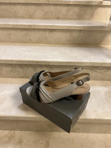 Women's Sneakers and athletic shoes: Moskvadan alinib,temiz deridi, tezedir,geyinilmeyib 40-41 razmer