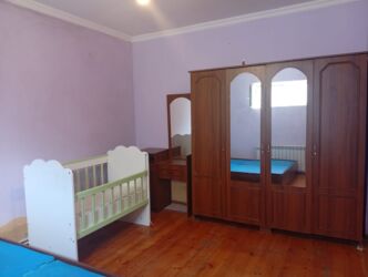 Uzunmüddətli kirayə mənzillər: Tecili Ramani Savxoz da Yola yaxin 3 otaqli temirli Adelni heyet evi — 15