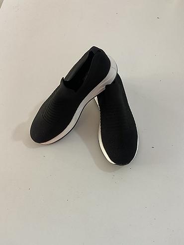 Kişi ayaqqabıları: Qara slip-on idman ayaqqabıları - Üst hissə: nəfəsalan toxunma parça — 4