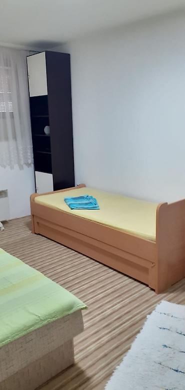 Dugoročni najam stanova: IZDAJE SE DVOSOBAN STAN U CENTRU NIŠA Izdaje se potpuno namešten — 4