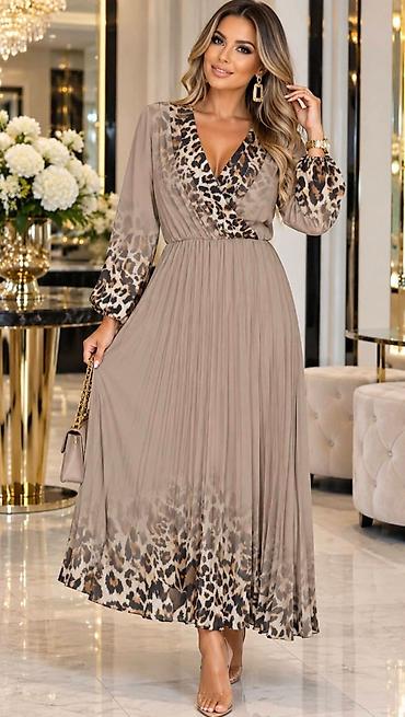 kamel torba: Elegantna plisirana maksi haljina sa animal print detaljima - Model — 5