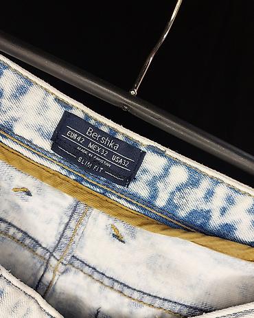 ютуб кнопка: Светлые мужские джинсы Bershka
📏 Размер - 42 — 3